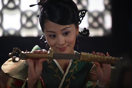 桑叶红《母仪天下》尽绽放 红透半边天