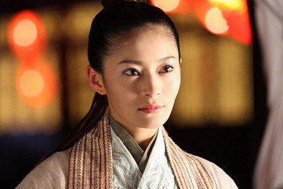 王媛可饰演殷素素