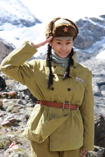 刘璐珈积极备战主旋律 神秘剧中展示女兵风范