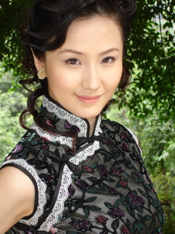 《雾都魅影》剧照 新浪娱乐讯 据悉,惊险悬疑反特电视剧《雾都魅影》