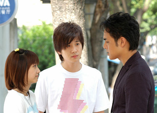 李智楠(中)《幸福一定强》剧照