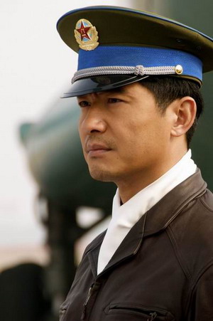 郭晓冬《成长》演最酷空军 面临挑战不言弃