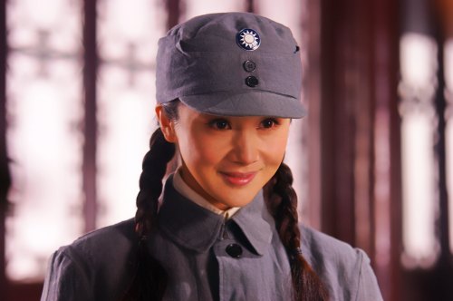 孙菲菲军装英姿飒爽