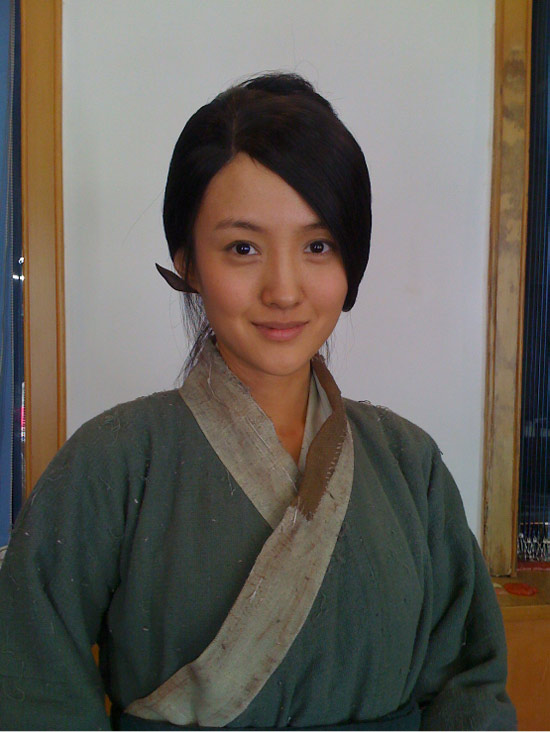 衣珊《孔子春秋》裸妆上阵 颠覆性格演完美女性