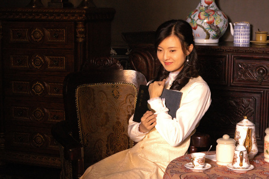 傅晶古典扮相温婉