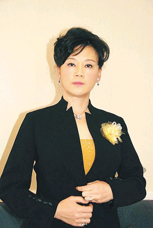 贾雨岚现任中国煤矿文工团话剧团团长 