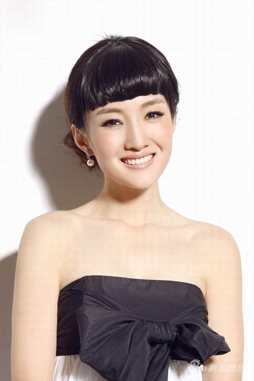 衣珊春季写真曝光 "亓官氏"变身俏皮小女人