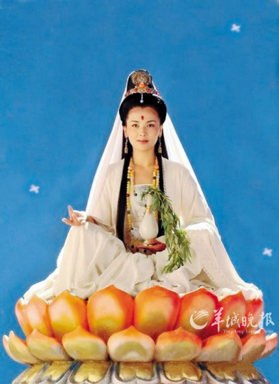 刘涛的观音扮相端庄可亲