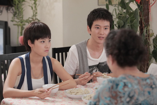 描述"80后"生活现状的纯爱主题电视剧《离爱》日前在北京悄