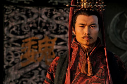 《三国》曹丕"无功而逝" 于滨泪水映抱憾人生