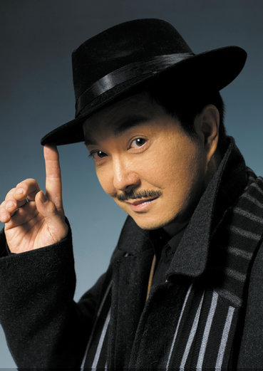 16 新浪娱乐 英姿飒爽 风格多变 新浪娱乐讯 近日,台湾资深演员杨怀民