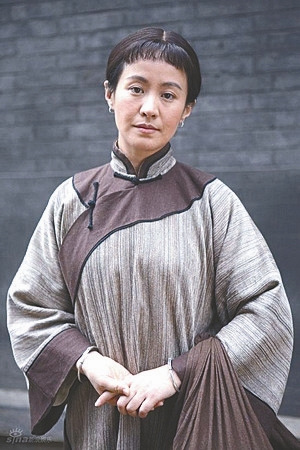 剧雪扮演的张秀英，是个成功的新人物。