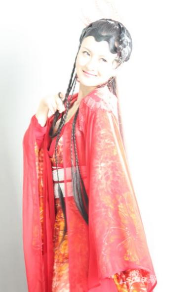 06:17 新浪娱乐 郑亦桐千娇百媚 郑亦桐媚眼勾魂 新浪娱乐讯 大型古装