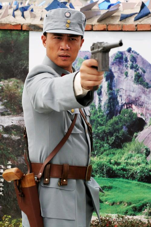 《敌营十八年》重播 杜淳饰另类英雄狂放不羁