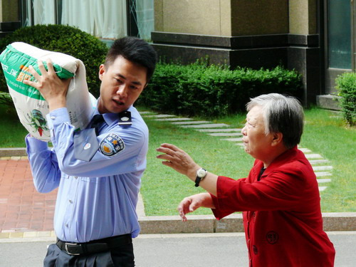 《保姆与保安》收视喜人 讲述保安的隐秘故事