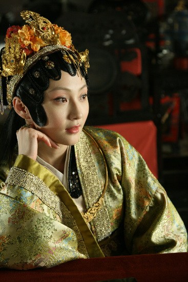 新《红楼梦》王熙凤戏里颠狂 姚笛演到精疲力尽