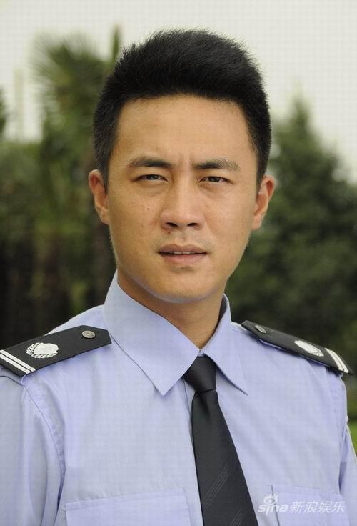 发掘新戏路,扮演了一位朴实忠厚的小保安,杜淳说,是导演和制片人发现