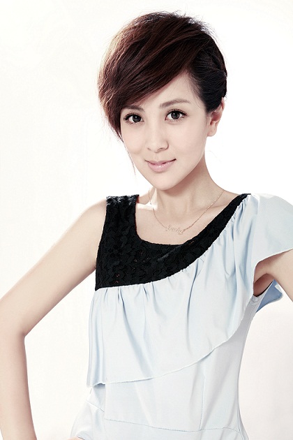 桑叶红做客《非常静距离》 大方晒"婆媳感情"