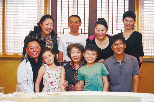 《谁来伺候妈》演员合影