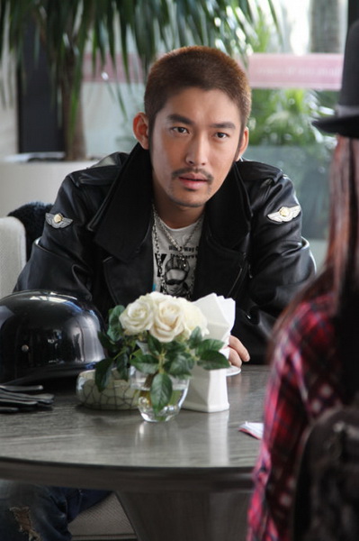 剧照   新浪娱乐讯 由陈小艺,徐帆,张博,胡军等人主演的电视剧《青春