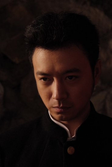 新浪娱乐讯 凭借《潜伏》中的"谢若林"一角,曹炳琨迅速上升,成为颇