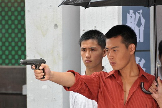 新浪娱乐讯 由李晨,郑则仕,曾黎,张桐领衔主演的32集电视剧《虾球 