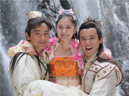 ae,张娜拉和高昊外景瀑布前欢乐合影