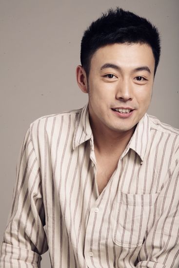 《青春期》开播大热 曹炳琨全新角色给人惊喜