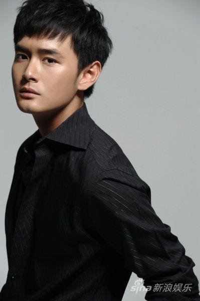 一生,新生代演员王雨在剧中出演赵丹与第一任妻子叶露茜的儿子"赵茅"