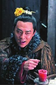 武松头顶大黄花