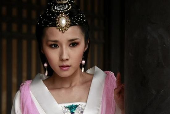 《秦俑情》方安娜饰演"妹姜" 《秦俑情》安以轩与方安娜剧照 领衔主演