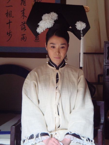 新浪娱乐讯 由李成儒亲自参与编导的电视剧《红墙绿瓦》目前正在