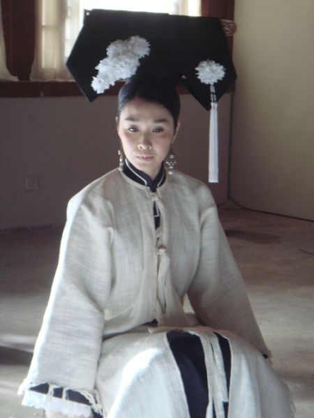 新浪娱乐讯 由李成儒亲自参与编导的电视剧《红墙绿瓦》目前正在