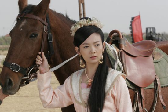 新《包青天》掀收视狂潮 崔波挑战演技首吊威亚