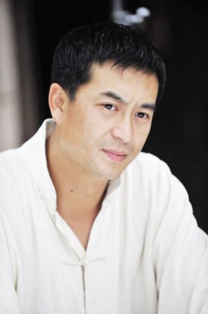 张嘉译在《借枪》中的出色表演，令人称道。