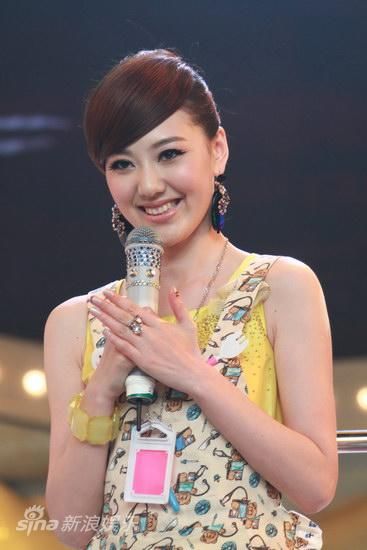 《向幸福出发》全新改版 李咏有了女搭档(图)