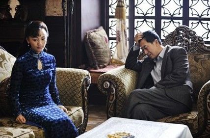 《潜伏》原班人马拍摄,由罗海琼,张嘉译主演的热播电视剧《借枪》,第