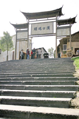 克隆百年前“龙王庙码头”的“汉口码头”，在蔡甸汉江边横空出世