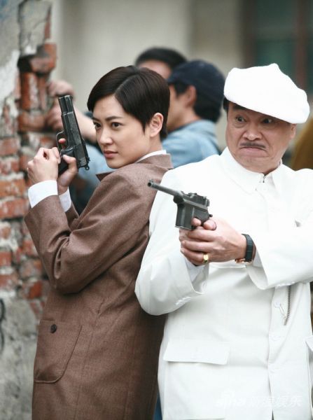 《大捕房》央视迎结局 应采儿女扮男装险境重重