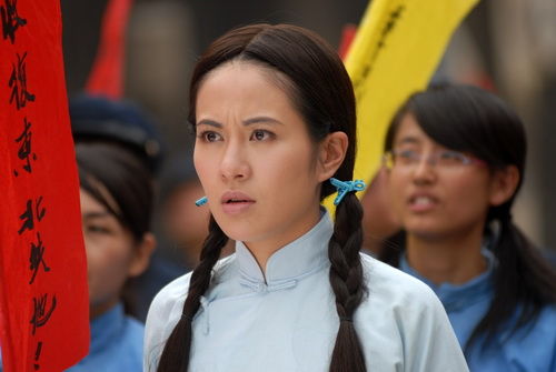 叶璇在剧中饰演性格复杂,身世神秘的三重女特工"明慧".