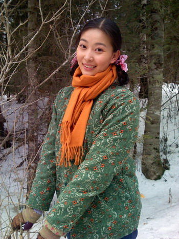 " 周知《雪花那个飘》饰演班长石捧玉 周知与张译《雪花那个飘》剧照