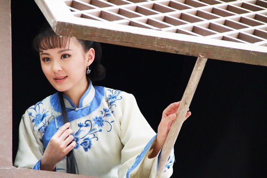 新浪娱乐讯 电视剧《杨乃武与小白菜冤案》由著名导演郭宝昌执导
