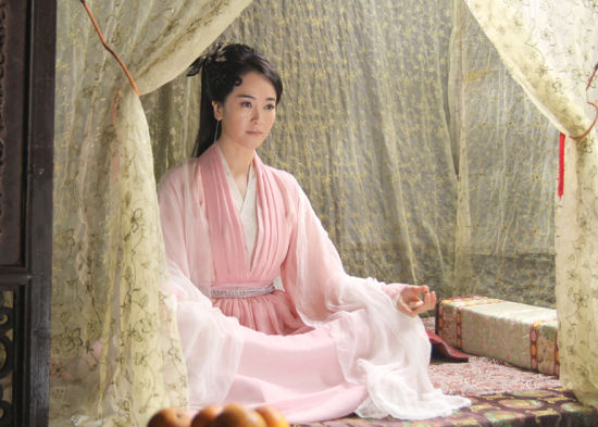 《又见白娘子》左小青武功优美展现体操功底