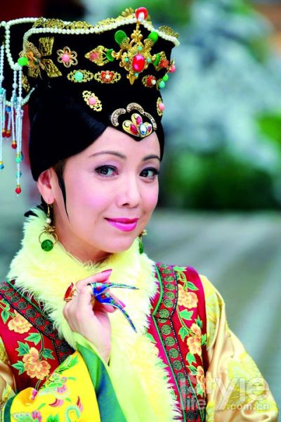 邓萃雯:从来都是"离堆"的 隔岸观火孤芳自赏