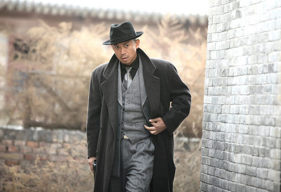 《暗红1936》地面热播 王学兵车永莉遭"情变"