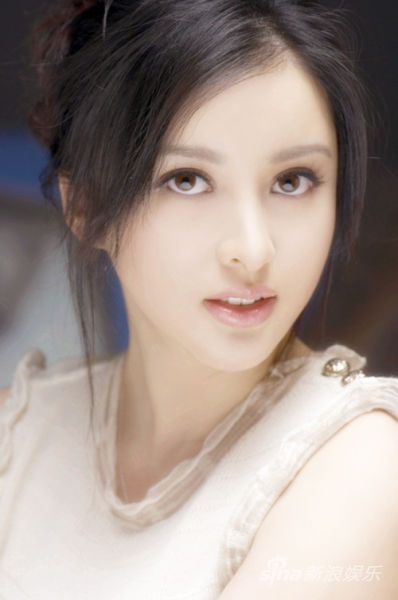 22 19:13:30 新浪娱乐 仝晓燕写真 仝晓燕清纯可人 新浪娱乐讯 原青春