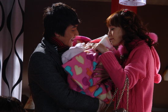 新浪娱乐讯 由著名导演王小康(微博)执导的30集电视剧《闪婚》将于