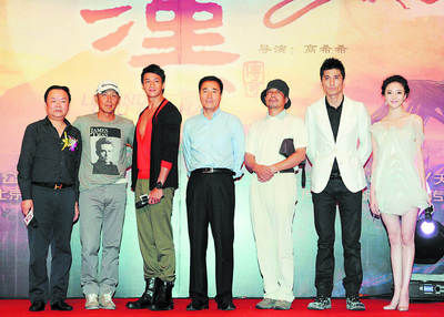 电视剧《楚汉传奇》开机发布会在京举行，导演高希希、主演陈道明、何润东、杨立新、孙海英、胡东、刘雨欣在现场