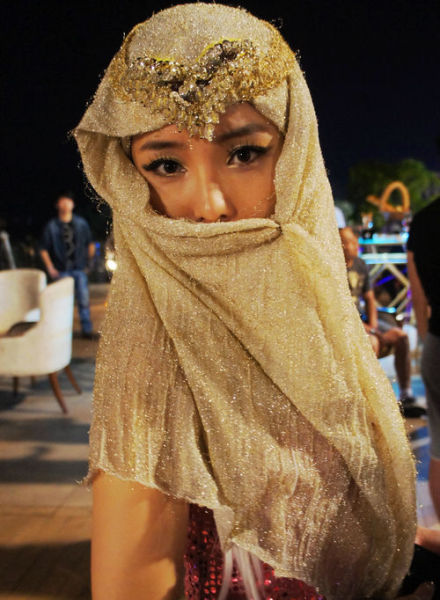 《情定大饭店》派对 朱玟晞异国风情惊艳全场