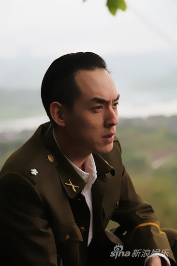 15 16:18:39 新浪娱乐 《兵临城下》剧照 刘欢饰演杨少议 新浪娱乐讯